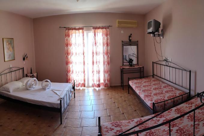 Hotel Takis Agios Georgios  ภายนอก รูปภาพ